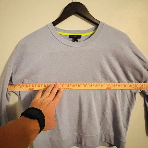 Crew Women’s Cropped Sweatshirt – Size M – Lilac Purple Pullover – Cozy Fleece - Picture 7 of 9